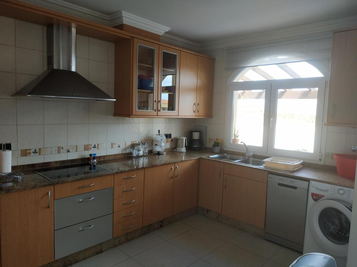 Casa Del Sol: Spacious 3-bedroom With Private Solar-heated Pool Triquivijate