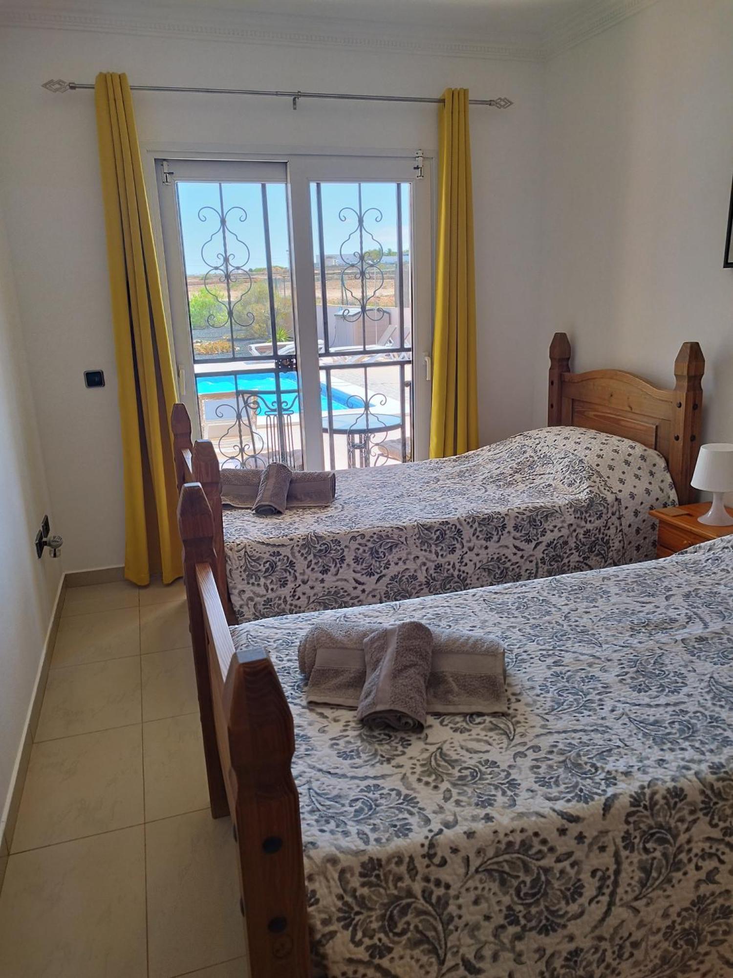 Casa Del Sol: Spacious 3-bedroom With Private Solar-heated Pool Villa Triquivijate