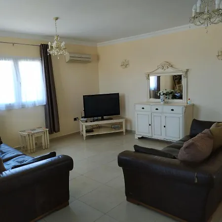 Villa Casa Del Sol: Spacious 3-Bedroom with Private Solar-Heated Pool Triquivijate Exterior photo