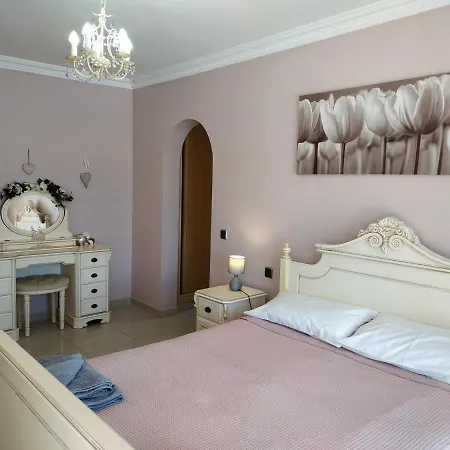 Villa Casa Del Sol: Spacious 3-Bedroom with Private Solar-Heated Pool Triquivijate Exterior photo