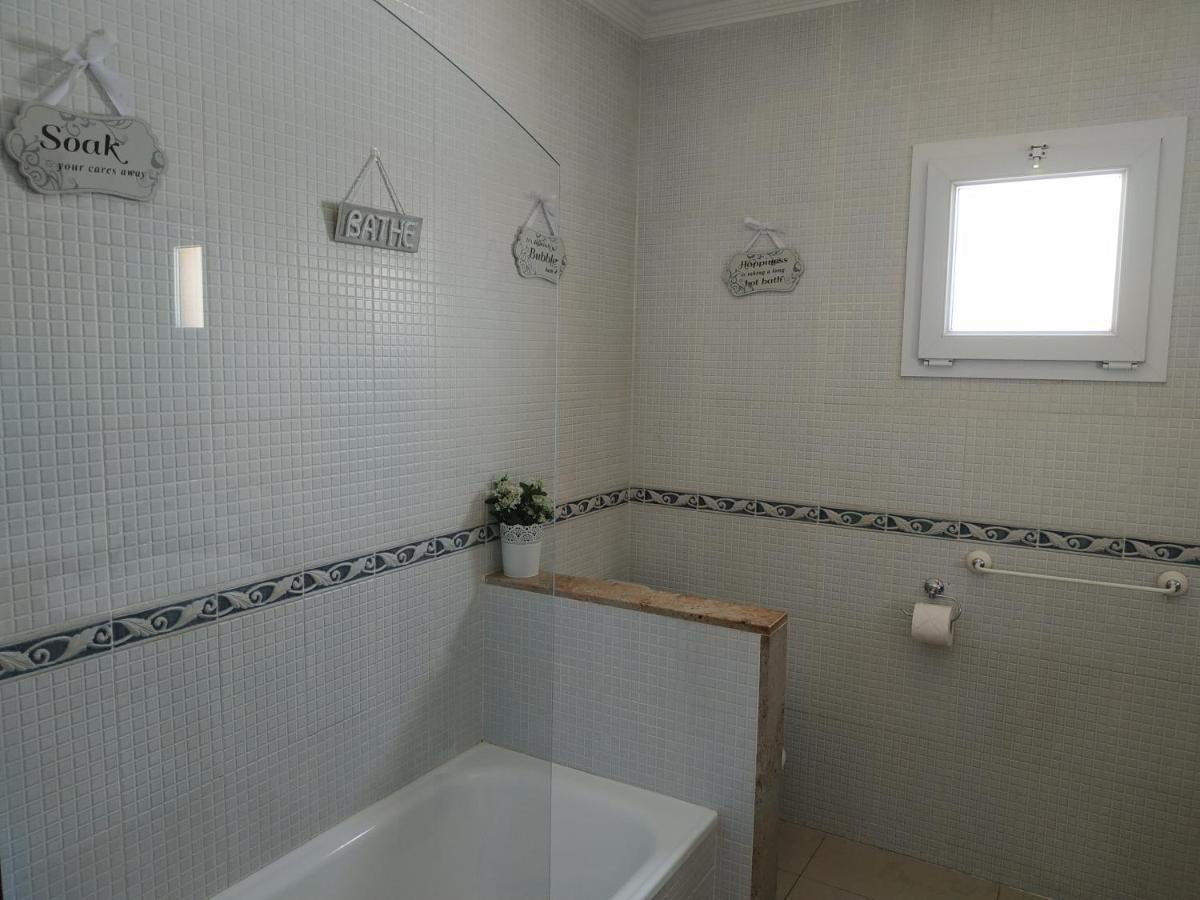 Casa Del Sol: Spacious 3-bedroom With Private Solar-heated Pool Triquivijate