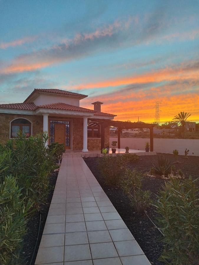 Casa Del Sol: Spacious 3-bedroom With Private Solar-heated Pool * Triquivijate