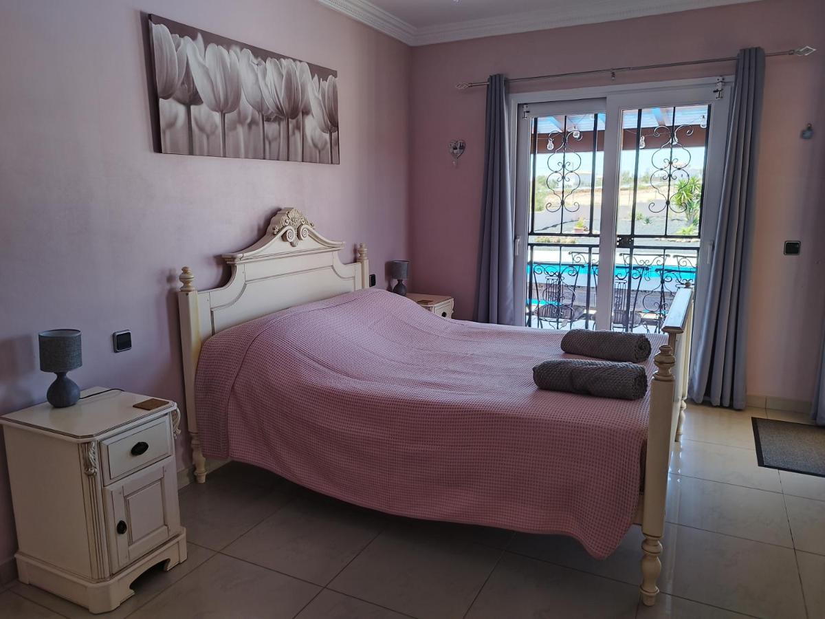 Villa Casa Del Sol: Spacious 3-bedroom With Private Solar-heated Pool Triquivijate