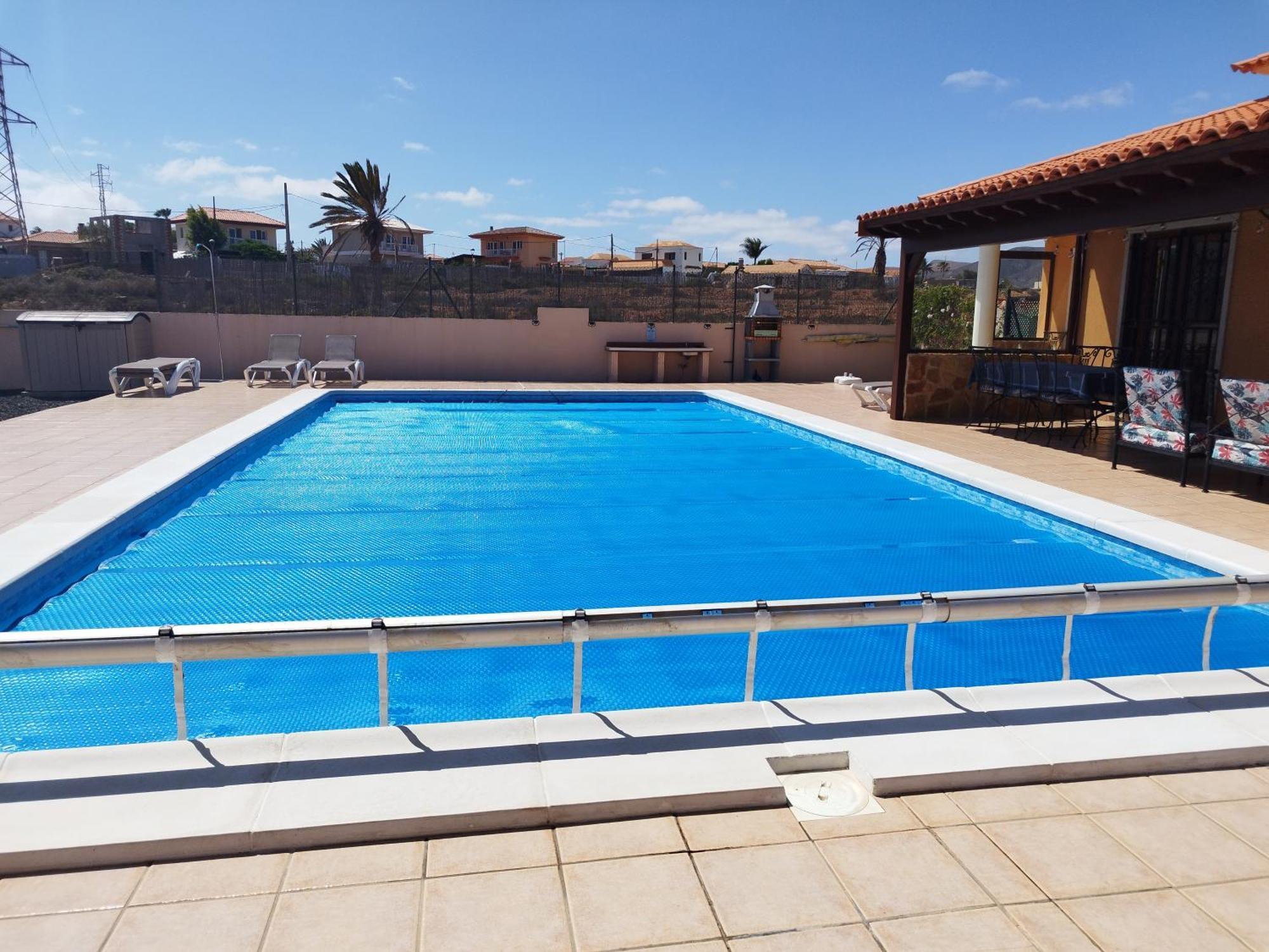 Villa Casa Del Sol: Spacious 3-bedroom With Private Solar-heated Pool Triquivijate